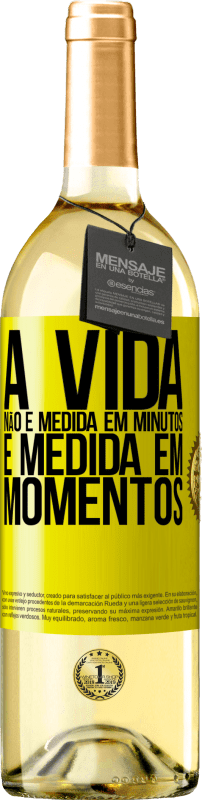 29,95 € Envio grátis | Vinho branco Edição WHITE A vida não é medida em minutos, é medida em momentos Etiqueta Amarela. Etiqueta personalizável Vinho jovem Colheita 2024 Verdejo