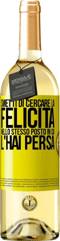 29,95 € Spedizione Gratuita | Vino bianco Edizione WHITE Smetti di cercare la felicità nello stesso posto in cui l'hai persa Etichetta Gialla. Etichetta personalizzabile Vino giovane Raccogliere 2024 Verdejo