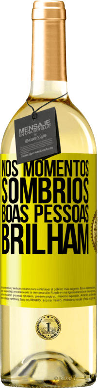 29,95 € Envio grátis | Vinho branco Edição WHITE Nos momentos sombrios, boas pessoas brilham Etiqueta Amarela. Etiqueta personalizável Vinho jovem Colheita 2024 Verdejo