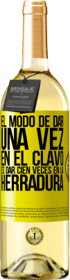 29,95 € Envío gratis | Vino Blanco Edición WHITE El modo de dar una vez en el clavo, es dar cien veces en la herradura Etiqueta Amarilla. Etiqueta personalizable Vino joven Cosecha 2025 Verdejo