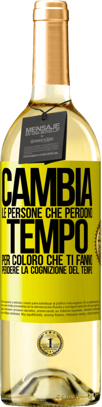 29,95 € Spedizione Gratuita | Vino bianco Edizione WHITE Cambia le persone che perdono tempo per coloro che ti fanno perdere la cognizione del tempo Etichetta Gialla. Etichetta personalizzabile Vino giovane Raccogliere 2025 Verdejo