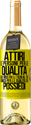 29,95 € Spedizione Gratuita | Vino bianco Edizione WHITE Attiri le persone per le qualità che mostri. Li tieni al tuo fianco per le qualità che possiedi Etichetta Gialla. Etichetta personalizzabile Vino giovane Raccogliere 2023 Verdejo