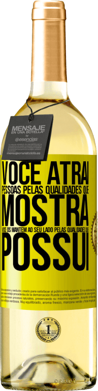 29,95 € Envio grátis | Vinho branco Edição WHITE Você atrai pessoas pelas qualidades que mostra. Você os mantém ao seu lado pelas qualidades que possui Etiqueta Amarela. Etiqueta personalizável Vinho jovem Colheita 2024 Verdejo