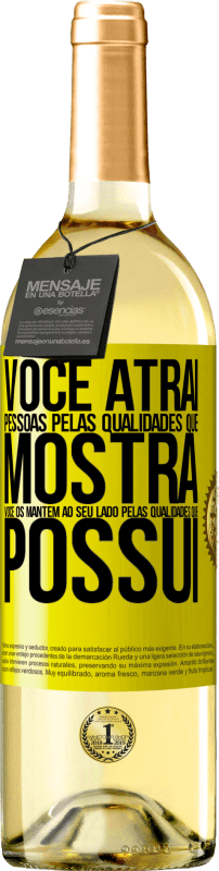 29,95 € Envio grátis | Vinho branco Edição WHITE Você atrai pessoas pelas qualidades que mostra. Você os mantém ao seu lado pelas qualidades que possui Etiqueta Amarela. Etiqueta personalizável Vinho jovem Colheita 2025 Verdejo