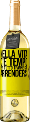 29,95 € Spedizione Gratuita | Vino bianco Edizione WHITE Nella vita c'è tempo per tutto tranne che arrendersi Etichetta Gialla. Etichetta personalizzabile Vino giovane Raccogliere 2023 Verdejo