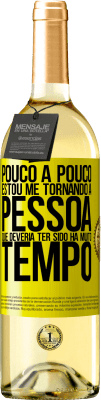 29,95 € Envio grátis | Vinho branco Edição WHITE Pouco a pouco, estou me tornando a pessoa que deveria ter sido há muito tempo Etiqueta Amarela. Etiqueta personalizável Vinho jovem Colheita 2025 Verdejo