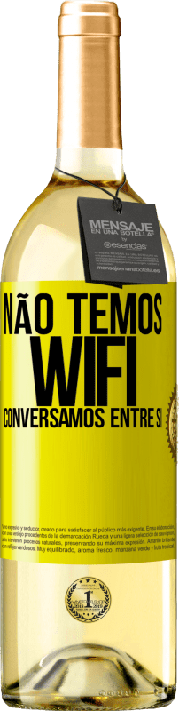 29,95 € Envio grátis | Vinho branco Edição WHITE Não temos WiFi, conversamos entre si Etiqueta Amarela. Etiqueta personalizável Vinho jovem Colheita 2025 Verdejo