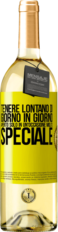 29,95 € Spedizione Gratuita | Vino bianco Edizione WHITE Tenere lontano di giorno in giorno. Aperto solo in un'occasione molto speciale Etichetta Gialla. Etichetta personalizzabile Vino giovane Raccogliere 2024 Verdejo