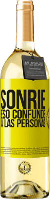 29,95 € Envío gratis | Vino Blanco Edición WHITE Sonríe, eso confunde a las personas Etiqueta Amarilla. Etiqueta personalizable Vino joven Cosecha 2023 Verdejo