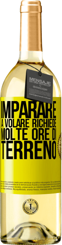 29,95 € Spedizione Gratuita | Vino bianco Edizione WHITE Imparare a volare richiede molte ore di terreno Etichetta Gialla. Etichetta personalizzabile Vino giovane Raccogliere 2024 Verdejo