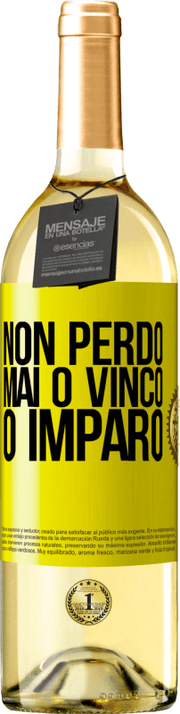 29,95 € Spedizione Gratuita | Vino bianco Edizione WHITE Non perdo mai O vinco o imparo Etichetta Gialla. Etichetta personalizzabile Vino giovane Raccogliere 2024 Verdejo