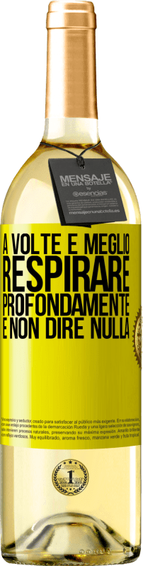 29,95 € Spedizione Gratuita | Vino bianco Edizione WHITE A volte è meglio respirare profondamente e non dire nulla Etichetta Gialla. Etichetta personalizzabile Vino giovane Raccogliere 2025 Verdejo