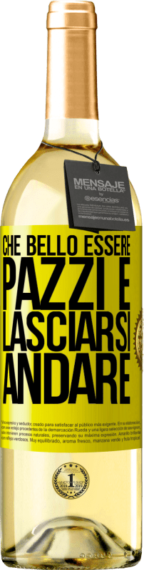 29,95 € Spedizione Gratuita | Vino bianco Edizione WHITE Che bello essere pazzi e lasciarsi andare Etichetta Gialla. Etichetta personalizzabile Vino giovane Raccogliere 2024 Verdejo