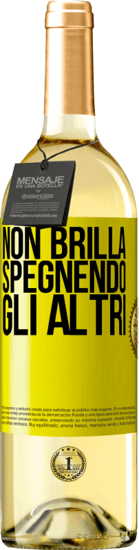 29,95 € Spedizione Gratuita | Vino bianco Edizione WHITE Non brilla spegnendo gli altri Etichetta Gialla. Etichetta personalizzabile Vino giovane Raccogliere 2024 Verdejo