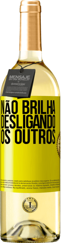 29,95 € Envio grátis | Vinho branco Edição WHITE Não brilha desligando os outros Etiqueta Amarela. Etiqueta personalizável Vinho jovem Colheita 2024 Verdejo