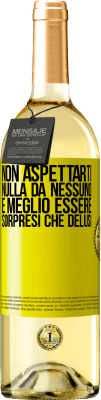 29,95 € Spedizione Gratuita | Vino bianco Edizione WHITE Non aspettarti nulla da nessuno. È meglio essere sorpresi che delusi Etichetta Gialla. Etichetta personalizzabile Vino giovane Raccogliere 2024 Verdejo