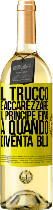 29,95 € Spedizione Gratuita | Vino bianco Edizione WHITE Il trucco è accarezzare il principe fino a quando diventa blu Etichetta Gialla. Etichetta personalizzabile Vino giovane Raccogliere 2024 Verdejo