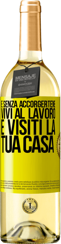 29,95 € Spedizione Gratuita | Vino bianco Edizione WHITE E senza accorgertene, vivi al lavoro e visiti la tua casa Etichetta Gialla. Etichetta personalizzabile Vino giovane Raccogliere 2024 Verdejo