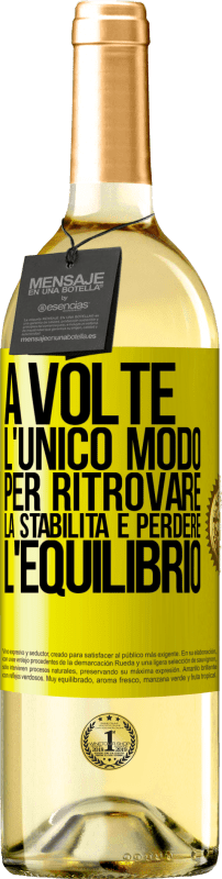 29,95 € Spedizione Gratuita | Vino bianco Edizione WHITE A volte, l'unico modo per ritrovare la stabilità è perdere l'equilibrio Etichetta Gialla. Etichetta personalizzabile Vino giovane Raccogliere 2024 Verdejo