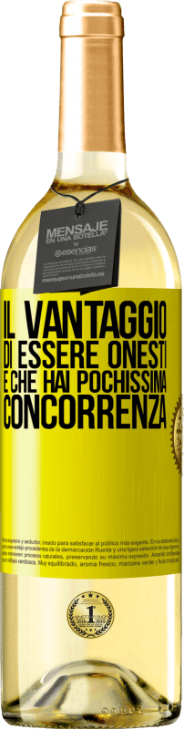 29,95 € Spedizione Gratuita | Vino bianco Edizione WHITE Il vantaggio di essere onesti è che hai pochissima concorrenza Etichetta Gialla. Etichetta personalizzabile Vino giovane Raccogliere 2024 Verdejo