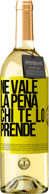 29,95 € Spedizione Gratuita | Vino bianco Edizione WHITE Ne vale la pena chi te lo prende Etichetta Gialla. Etichetta personalizzabile Vino giovane Raccogliere 2025 Verdejo