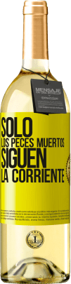 29,95 € Envío gratis | Vino Blanco Edición WHITE Sólo los peces muertos siguen la corriente Etiqueta Amarilla. Etiqueta personalizable Vino joven Cosecha 2025 Verdejo