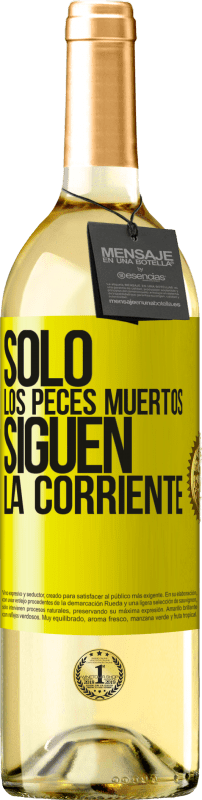 29,95 € Envío gratis | Vino Blanco Edición WHITE Sólo los peces muertos siguen la corriente Etiqueta Amarilla. Etiqueta personalizable Vino joven Cosecha 2024 Verdejo