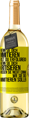 29,95 € Kostenloser Versand | Weißwein WHITE Ausgabe Wenn sie dich immitieren, bist du erfolgreich. Wenn sie dich kritisieren, wissen sie nicht einmal, wie sie dich immitieren solle Gelbes Etikett. Anpassbares Etikett Junger Wein Ernte 2024 Verdejo