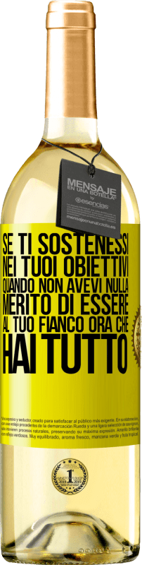 29,95 € Spedizione Gratuita | Vino bianco Edizione WHITE Se ti sostenessi nei tuoi obiettivi quando non avevi nulla, merito di essere al tuo fianco ora che hai tutto Etichetta Gialla. Etichetta personalizzabile Vino giovane Raccogliere 2024 Verdejo