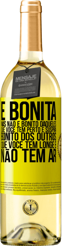 29,95 € Envio grátis | Vinho branco Edição WHITE É bonita. Mas não é bonito daqueles que você tem perto e suspira. Bonito dos outros, que você tem longe e não tem ar Etiqueta Amarela. Etiqueta personalizável Vinho jovem Colheita 2024 Verdejo