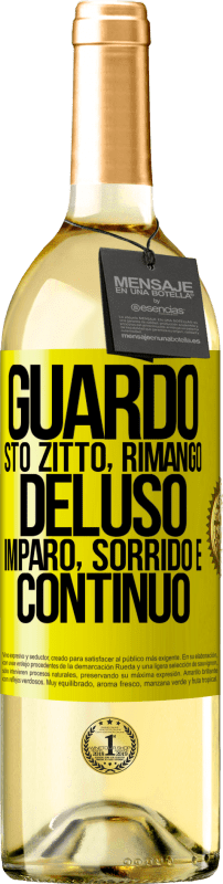 29,95 € Spedizione Gratuita | Vino bianco Edizione WHITE Guardo, sto zitto, rimango deluso, imparo, sorrido e continuo Etichetta Gialla. Etichetta personalizzabile Vino giovane Raccogliere 2024 Verdejo