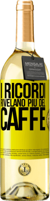 29,95 € Spedizione Gratuita | Vino bianco Edizione WHITE I ricordi rivelano più del caffè Etichetta Gialla. Etichetta personalizzabile Vino giovane Raccogliere 2024 Verdejo