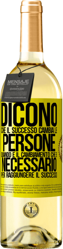 29,95 € Spedizione Gratuita | Vino bianco Edizione WHITE Dicono che il successo cambia le persone, quando è il cambiamento che è necessario per raggiungere il successo Etichetta Gialla. Etichetta personalizzabile Vino giovane Raccogliere 2025 Verdejo