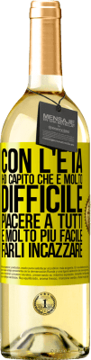 29,95 € Spedizione Gratuita | Vino bianco Edizione WHITE Con l'età ho capito che è molto difficile piacere a tutti. È molto più facile farli incazzare Etichetta Gialla. Etichetta personalizzabile Vino giovane Raccogliere 2023 Verdejo