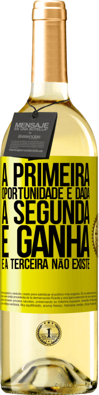 29,95 € Envio grátis | Vinho branco Edição WHITE A primeira oportunidade é dada, a segunda é ganha e a terceira não existe Etiqueta Amarela. Etiqueta personalizável Vinho jovem Colheita 2024 Verdejo