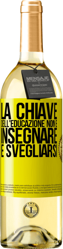 29,95 € Spedizione Gratuita | Vino bianco Edizione WHITE La chiave dell'educazione non è insegnare, è svegliarsi Etichetta Gialla. Etichetta personalizzabile Vino giovane Raccogliere 2024 Verdejo