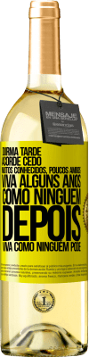 29,95 € Envio grátis | Vinho branco Edição WHITE Durma tarde, acorde cedo. Muitos conhecidos, poucos amigos. Viva alguns anos como ninguém, depois viva como ninguém pode Etiqueta Amarela. Etiqueta personalizável Vinho jovem Colheita 2024 Verdejo