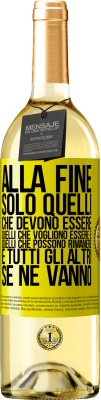 29,95 € Spedizione Gratuita | Vino bianco Edizione WHITE Alla fine, solo quelli che devono essere, quelli che vogliono essere e quelli che possono rimanere. E tutti gli altri se ne Etichetta Gialla. Etichetta personalizzabile Vino giovane Raccogliere 2023 Verdejo