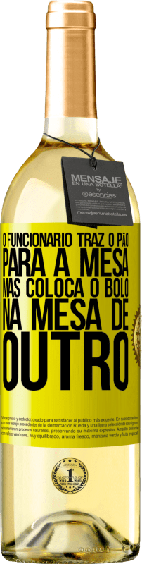 29,95 € Envio grátis | Vinho branco Edição WHITE O funcionário traz o pão para a mesa, mas coloca o bolo na mesa de outro Etiqueta Amarela. Etiqueta personalizável Vinho jovem Colheita 2025 Verdejo