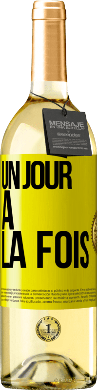 29,95 € Envoi gratuit | Vin blanc Édition WHITE Un jour à la fois Étiquette Jaune. Étiquette personnalisable Vin jeune Récolte 2024 Verdejo