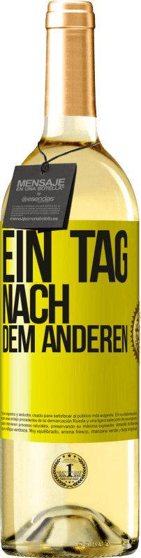 29,95 € Kostenloser Versand | Weißwein WHITE Ausgabe Ein Tag nach dem anderen Gelbes Etikett. Anpassbares Etikett Junger Wein Ernte 2024 Verdejo