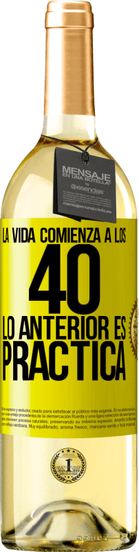 29,95 € Envío gratis | Vino Blanco Edición WHITE La vida comienza a los 40. Lo anterior es solamente práctica Etiqueta Amarilla. Etiqueta personalizable Vino joven Cosecha 2024 Verdejo