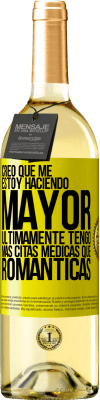 29,95 € Envío gratis | Vino Blanco Edición WHITE Creo que me estoy haciendo mayor. Últimamente tengo más citas médicas que románticas Etiqueta Amarilla. Etiqueta personalizable Vino joven Cosecha 2025 Verdejo