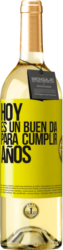 29,95 € Envío gratis | Vino Blanco Edición WHITE Hoy es un buen día para cumplir años Etiqueta Amarilla. Etiqueta personalizable Vino joven Cosecha 2025 Verdejo