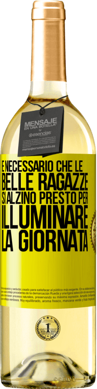 29,95 € Spedizione Gratuita | Vino bianco Edizione WHITE È necessario che le belle ragazze si alzino presto per illuminare la giornata Etichetta Gialla. Etichetta personalizzabile Vino giovane Raccogliere 2024 Verdejo