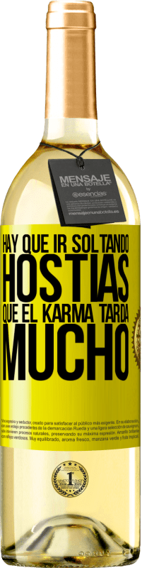 29,95 € Envío gratis | Vino Blanco Edición WHITE Hay que ir soltando hostias, que el karma tarda mucho Etiqueta Amarilla. Etiqueta personalizable Vino joven Cosecha 2024 Verdejo