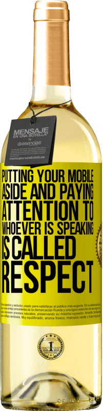 29,95 € 送料無料 | 白ワイン WHITEエディション あなたの携帯電話を脇に置き、話している人に注意を払うことは、尊敬と呼ばれます 黄色のラベル. カスタマイズ可能なラベル 若いワイン 収穫 2025 Verdejo