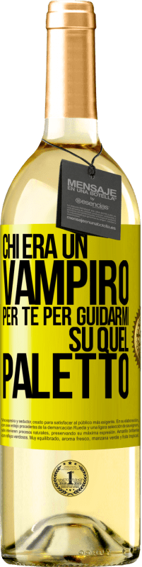 29,95 € Spedizione Gratuita | Vino bianco Edizione WHITE Chi era un vampiro per te per guidarmi su quel paletto Etichetta Gialla. Etichetta personalizzabile Vino giovane Raccogliere 2023 Verdejo