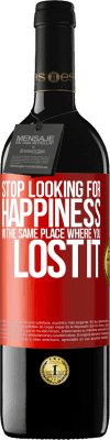 39,95 € Free Shipping | Red Wine RED Edition MBE Reserve Stop looking for happiness in the same place where you lost it Red Label. Customizable label Reserve 12 Months Harvest 2015 Tempranillo