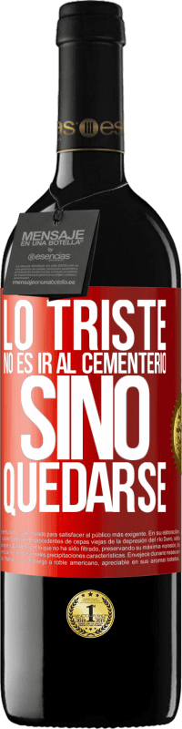 39,95 € Envío gratis | Vino Tinto Edición RED MBE Reserva Lo triste no es ir al cementerio, sino quedarse Etiqueta Roja. Etiqueta personalizable Reserva 12 Meses Cosecha 2015 Tempranillo